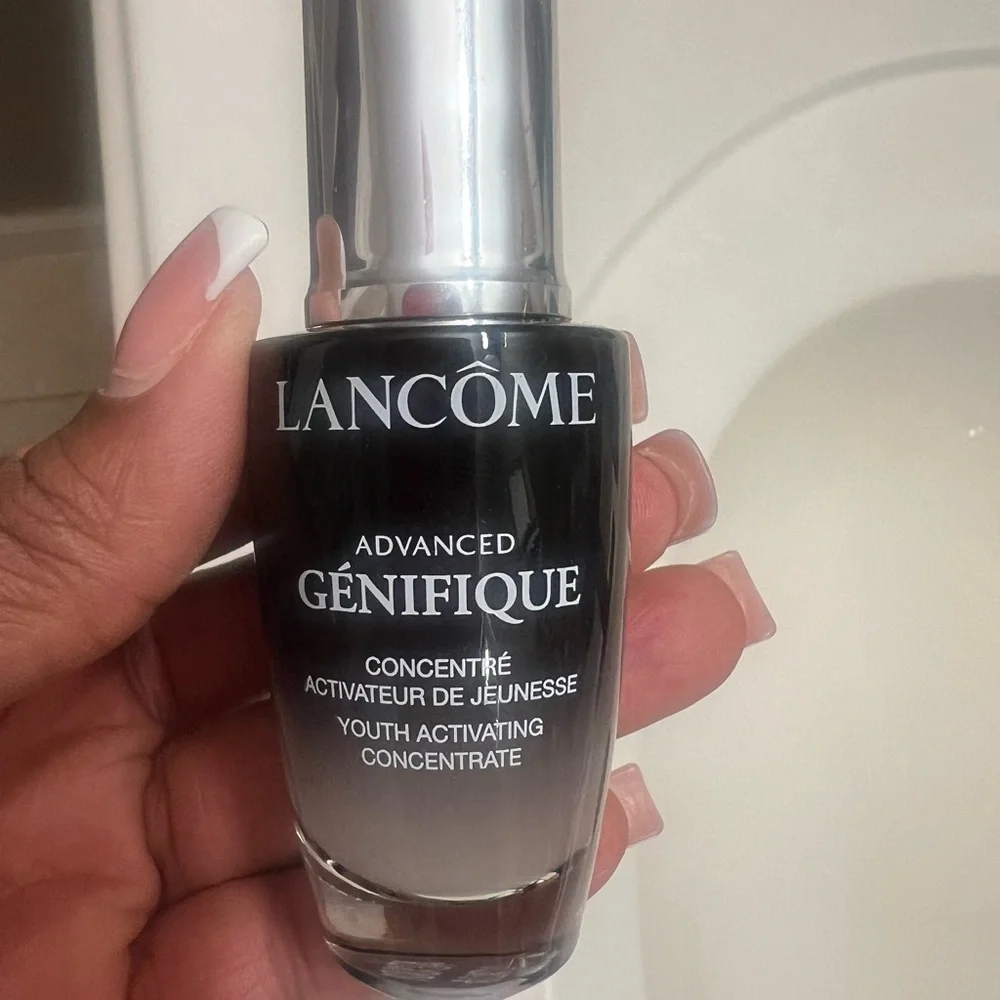 Lancome Black and Silver Serum for Radiant Skin - Picture 1 of 2